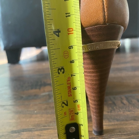 Michael by Michael Kors Women's Heels, Camel with Gold accents, Size 6M - Picture 6 of 13